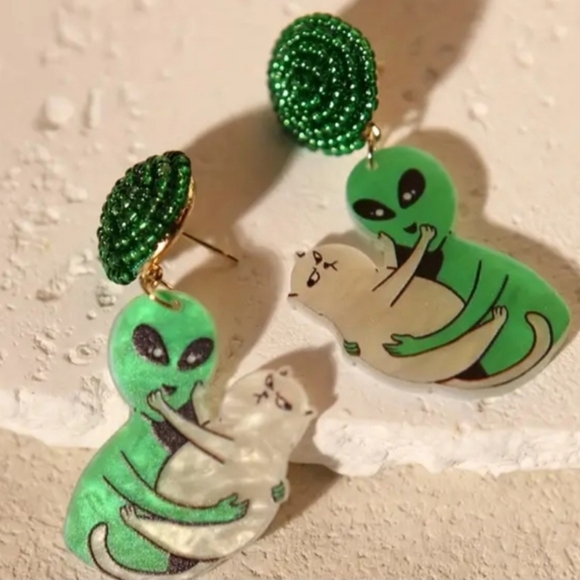 Funny Green Alien and Cat Acrylic Dangle Drop Earrings New! - Picture 2 of 5